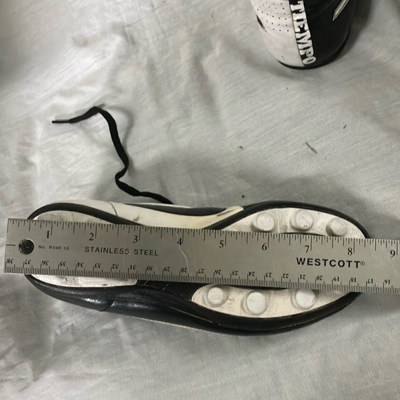 Nike boys/ girls Tiempo soccer Cleats - some STAINS but good condition - Picture 16 of 16